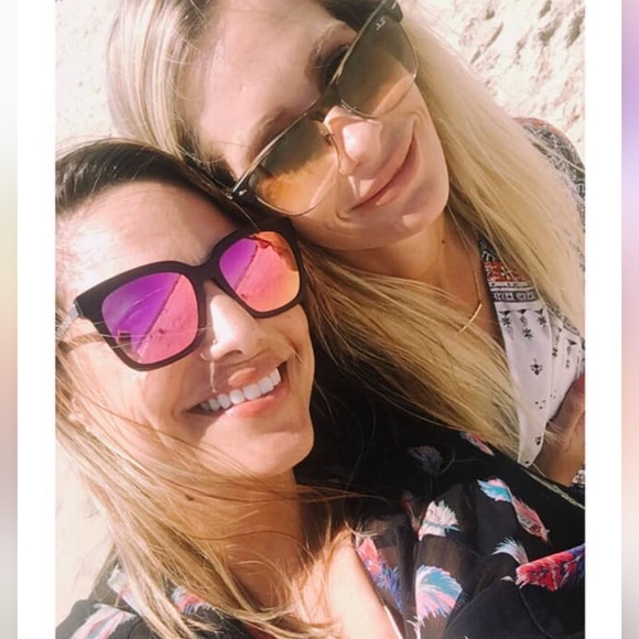 Meet your Posher, Christa - Picture 1 of 1